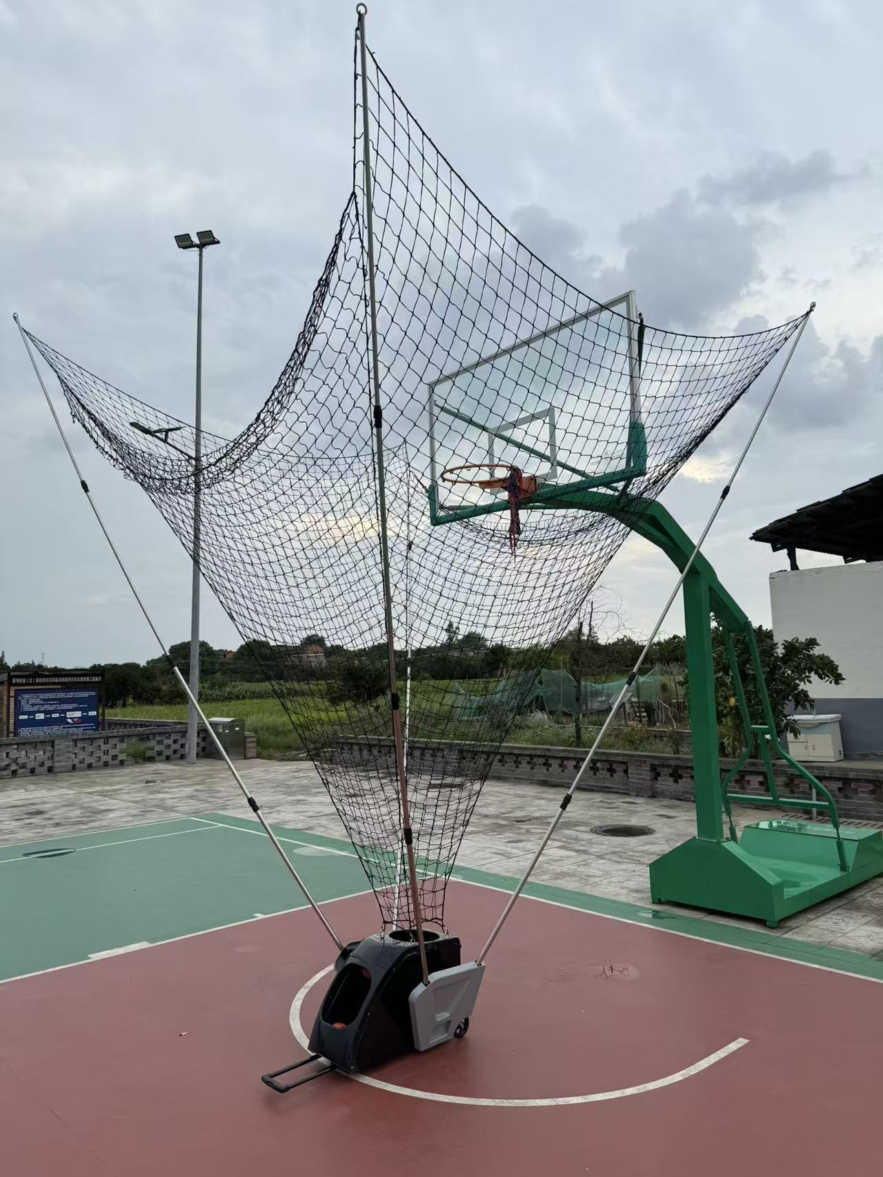جهاز جمع كرة السلة 